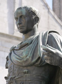 Statua di Giulio Cesare